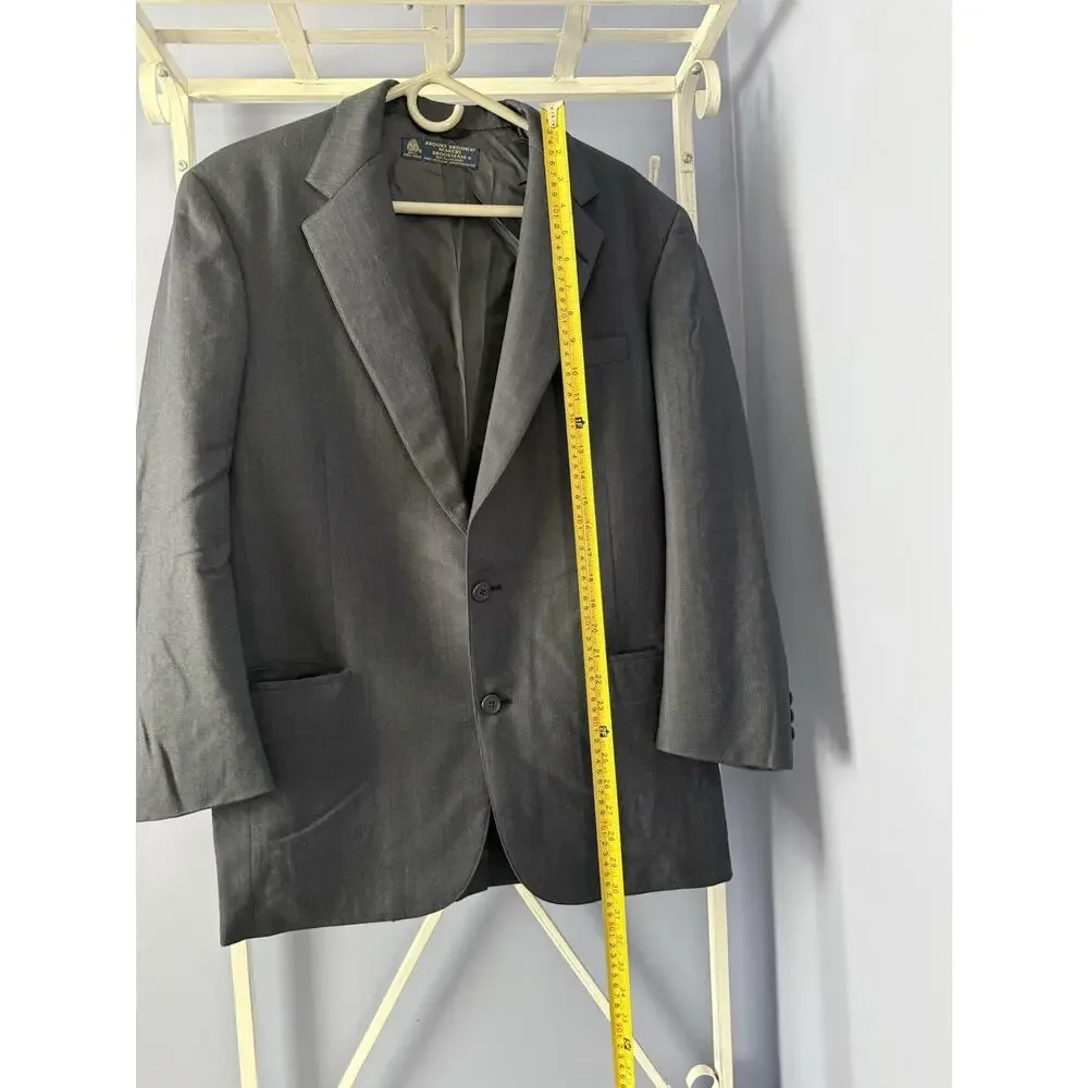 Brooks Brothers Men's 100% Wool Blazer Two Button Size 38R Sport Coat